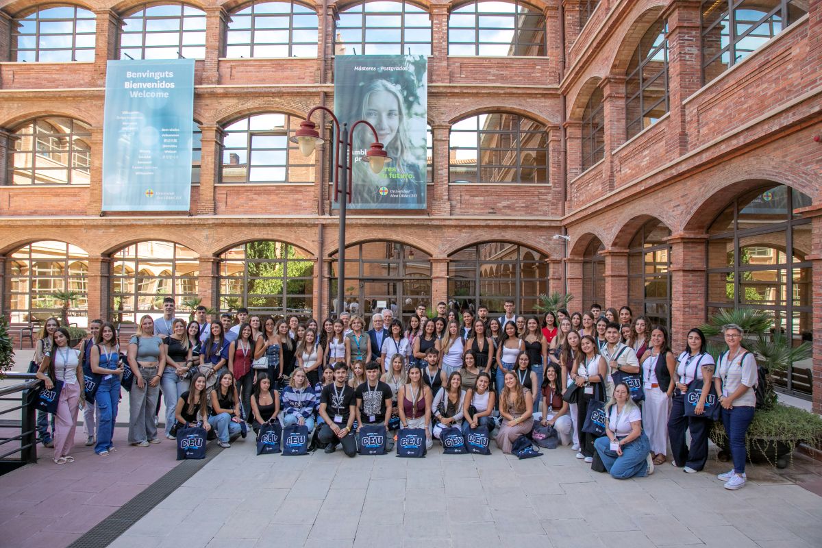 La UAO CEU inicia el curso con la primera promoción del Grado en Enfermería